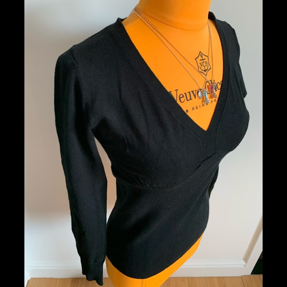 𝅺Old Navy women’s black sweater sz M NWOT